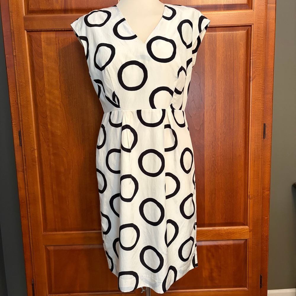 Banana Republic Silk Cotton Sheath Dress White Black Circle Print V-Neck Size 8